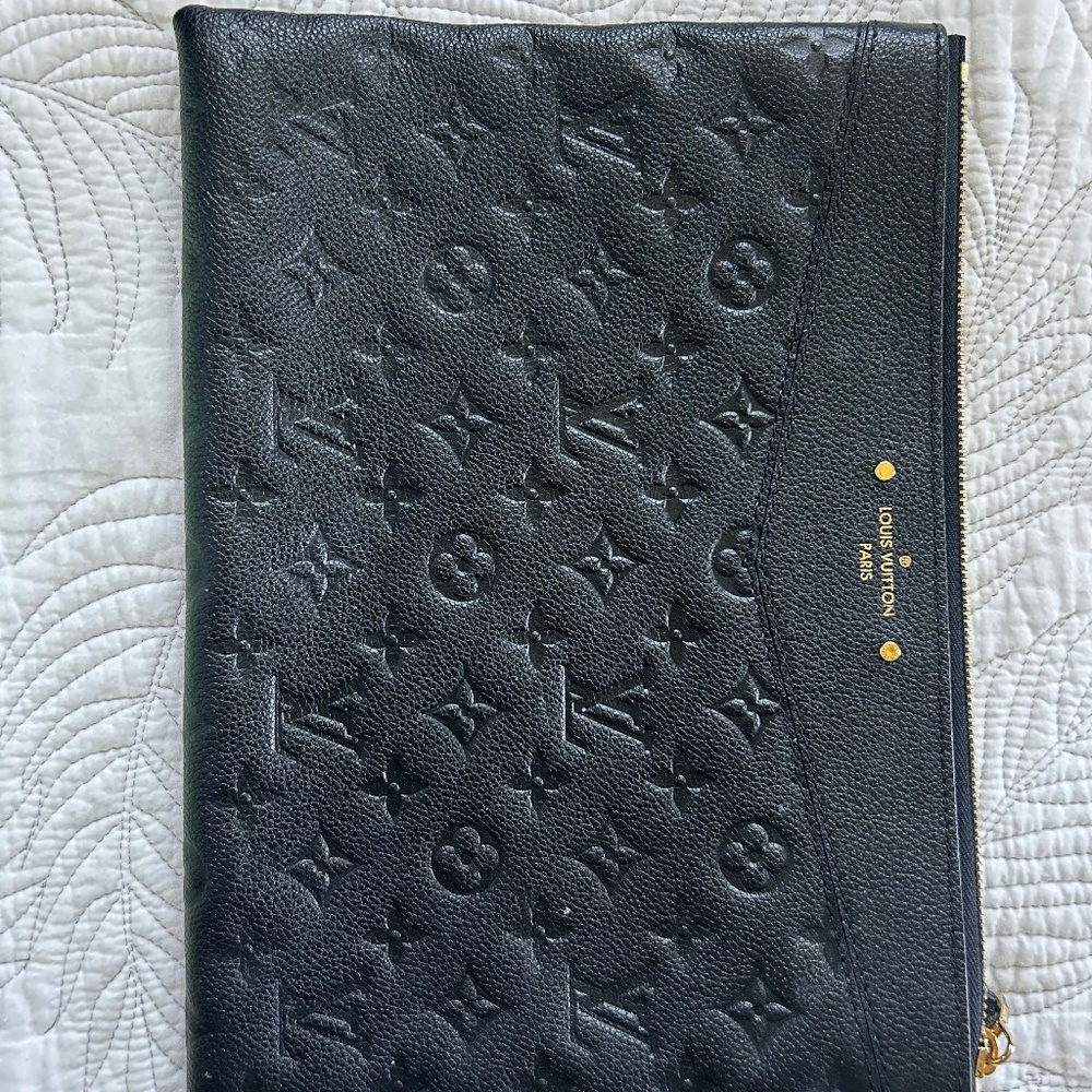 Louis Vuitton Noir Daily Pouch